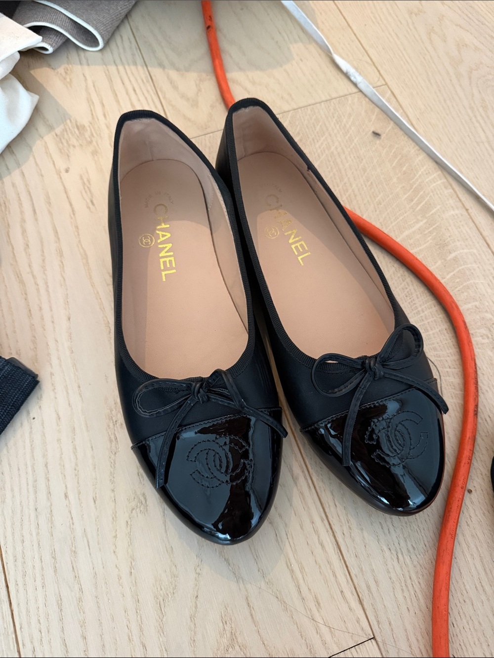 Two tone flat - Picture 2 of 2